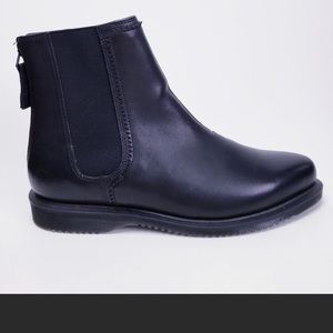 Dr. Martens  Zillow size 8